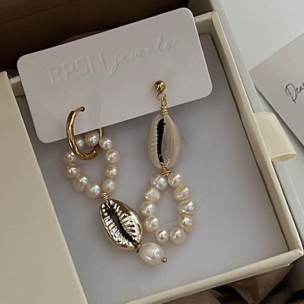 Summer earrings ! Tarnish resistant and shower safe!